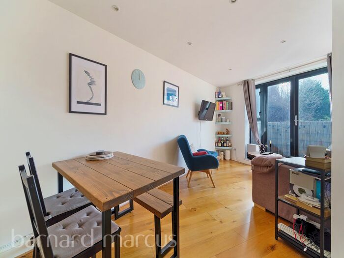 2 Bedroom Flat To Rent In Eardley Road, London, SW16