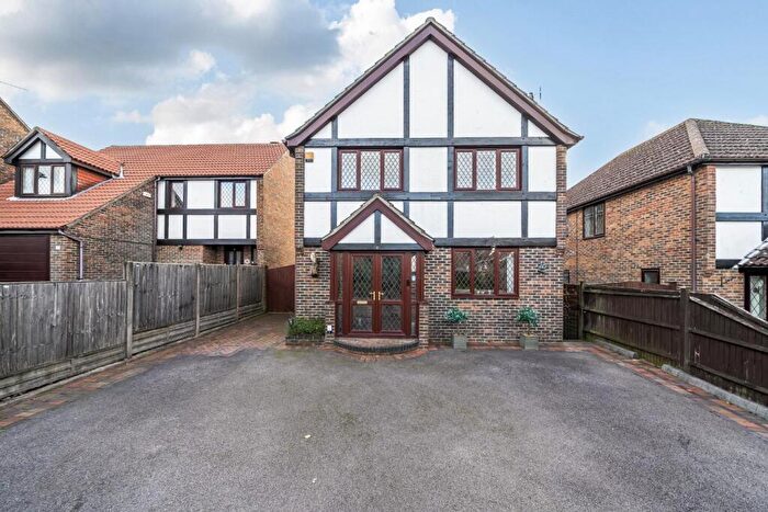4 Bedroom Detached House For Sale In Oaks Coppice, Waterlooville, PO8