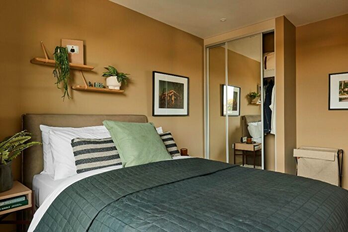 2 Bedroom Flat To Rent In Bale & Anchor, Flat Bale House, Conington Road, London - Keyworker Home, SE13