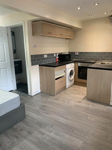 Studio To Rent In Tudor Court, Tipton, Sandwell, West Midlands, DY4