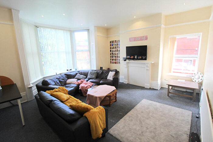 8 Bedroom End Of Terrace House To Rent In Cardigan Road, Headingley, Leeds, LS6