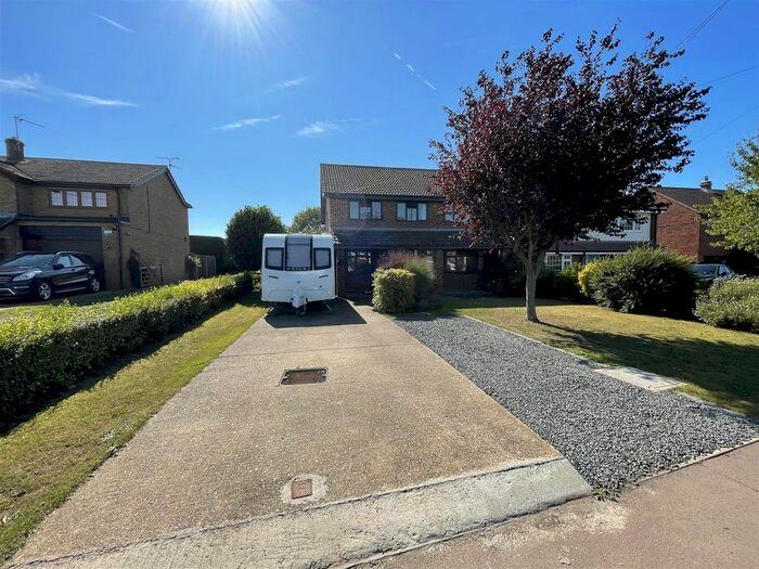 5 Bedroom Detached House For Sale In Princess Margaret Road, East Tilbury Village, RM18