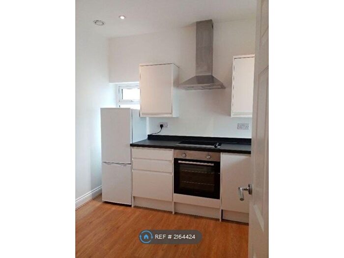 1 Bedroom Flat To Rent In Station Road, Borough Green, Sevenoaks, TN15