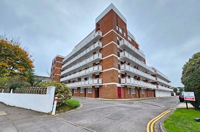 3 Bedroom Flat For Sale In Leventhorpe Court, Elmhurst Road, Gosport, PO12