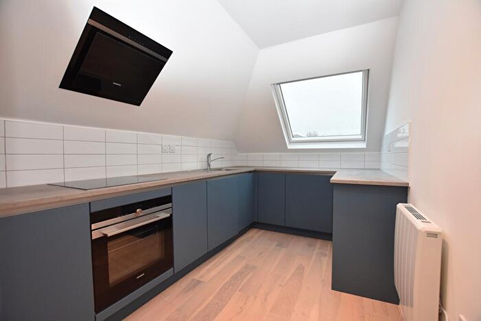 2 Bedroom Flat To Rent In Lee Road Blackheath, SE3