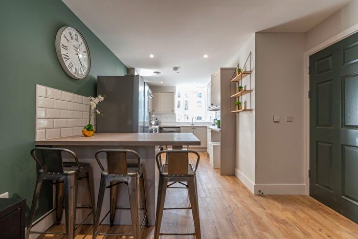 7 Bedroom Flat To Rent In Walter Road, Swansea, SA1
