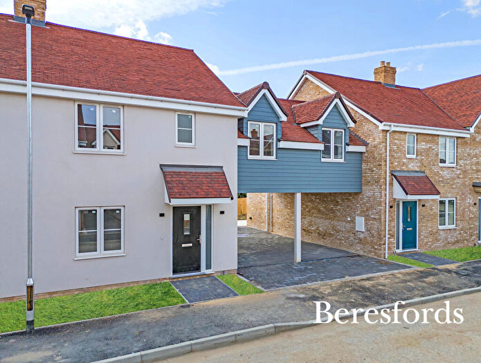 3 Bedroom Semi-Detached House For Sale In Hanningfield Park, Rettendon Common, CM3