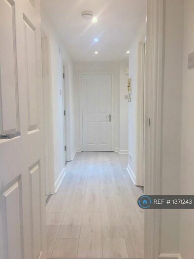 3 Bedroom Flat To Rent In Juniper Court, Romford, RM6