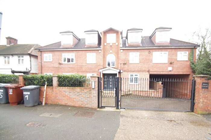2 Bedroom Apartment To Rent In Southbourne Crescent, London, NW4