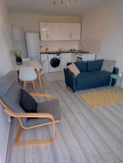 3 Bedroom Flat To Rent In John Kennedy House, Rotherhithe Old Road, London, SE16