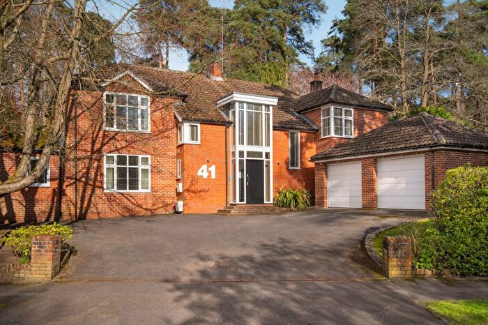 4 Bedroom Detached House For Sale In Woodend Drive, Sunninghill, SL5