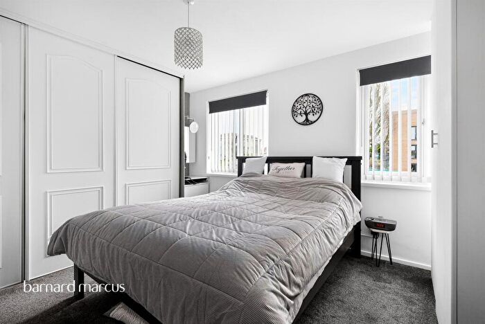 3 Bedroom Terraced House For Sale In Long Walk, Epsom, KT18