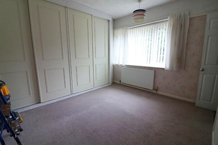 3 Bedroom End Of Terrace House For Sale In Eaton Valley Road, Luton, Bedfordshire, LU2