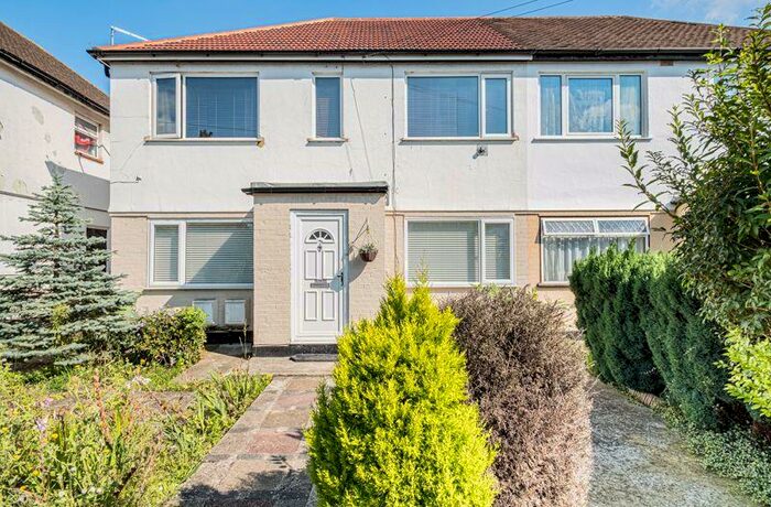 2 Bedroom Flat To Rent In Fairfield Drive, Harrow, HA2