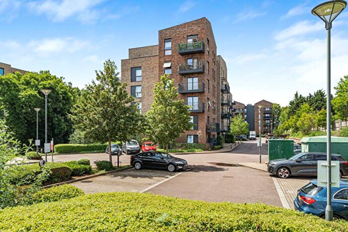 2 Bedroom Flat For Sale In Riverwell Close, Watford, Hertfordshire, WD18