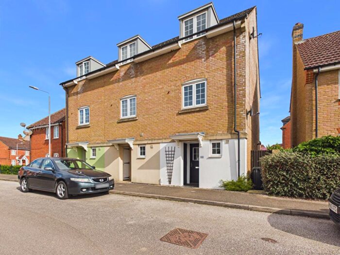 3 Bedroom Semi Detached House For Sale In Rosemary Way, Downham Market, PE38