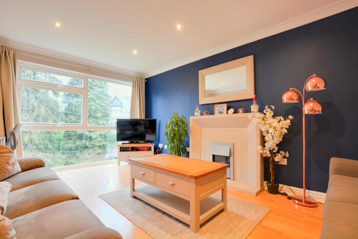 2 Bedroom Flat To Rent In Albert Court, Stoneygate, Leicester, LE2