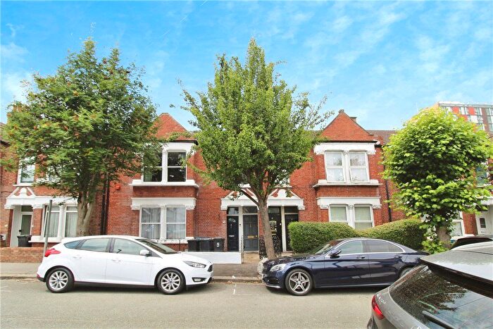 3 Bedroom Flat To Rent In Kelling Gardens, Croydon, CR0