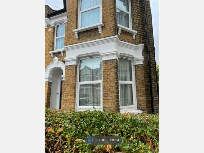 1 Bedroom Flat To Rent In Meadowcroft Road, London, N13