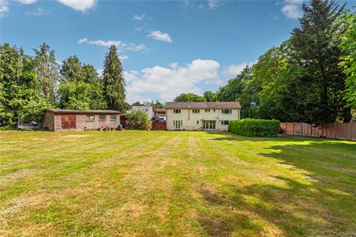 3 Bedroom Detached House To Rent In Bath Road, Knowl Hill, RG10