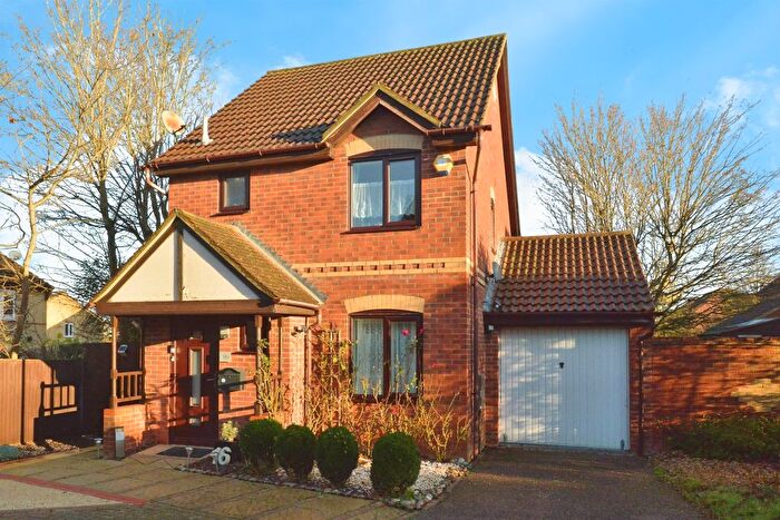 3 Bedroom Detached House For Sale In Blansby Chase, Emerson Valley, Milton Keynes, MK4