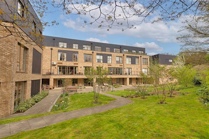 2 Bedroom Flat For Sale In The Orpines, Wateringbury, ME18