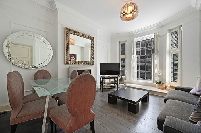 3 Bedroom Flat To Rent In Devonshire Street, London, W1G