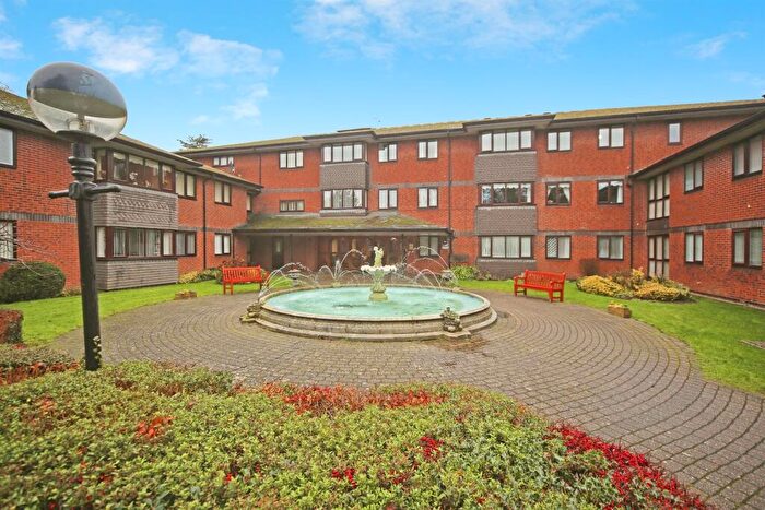 2 Bedroom Flat For Sale In Maplebeck Court, Solihull, B91