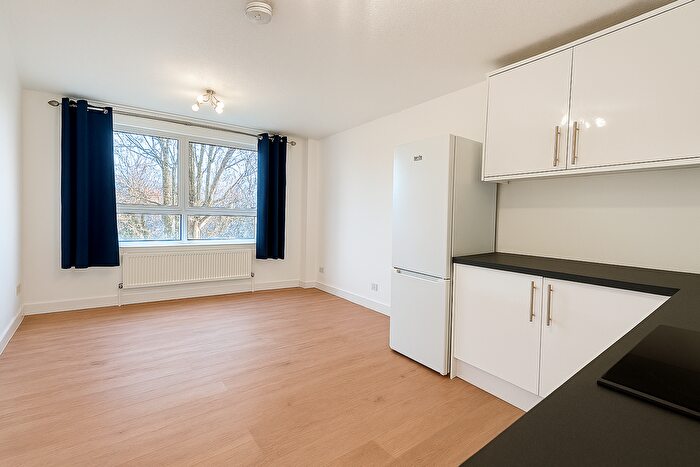 2 Bedroom Flat To Rent In Whinchat Road, London, SE28