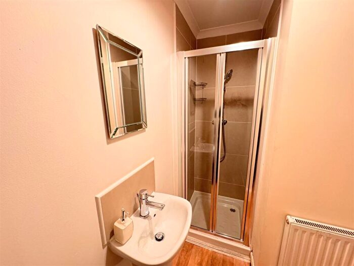 2 Bedroom Flat To Rent In Caledonian Gate, Coatbridge, ML5