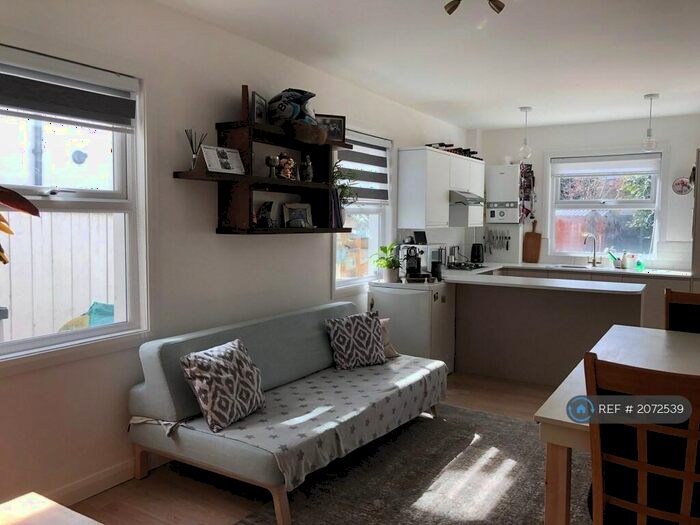 2 Bedroom Maisonette To Rent In Lee High Road, London, SE12