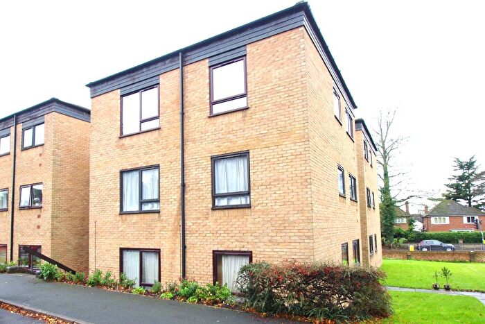2 Bedroom Flat To Rent In Grandfield Avenue, Watford, WD17