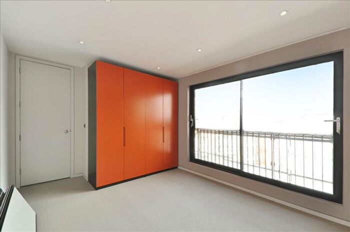 1 Bedroom Apartment For Sale In Shoreditch High Street, Shoreditch, E1