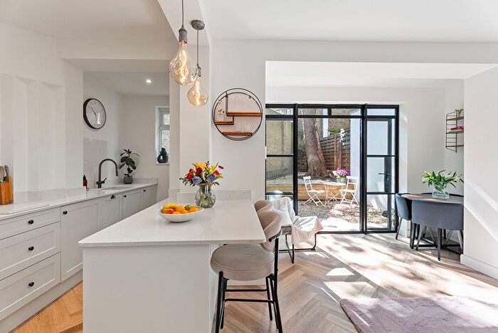 2 Bedroom Flat For Sale In Netherwood Road, West Kensington, W14