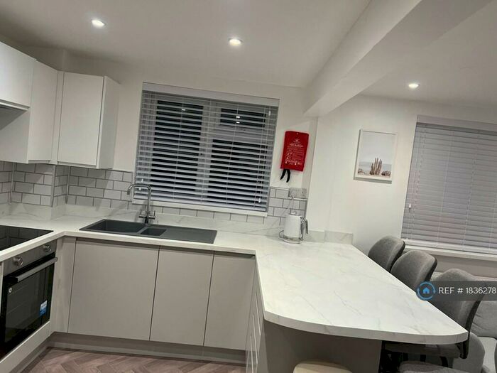 4 Bedroom Semi-Detached House To Rent In Wedgwood Road, Bath, BA2