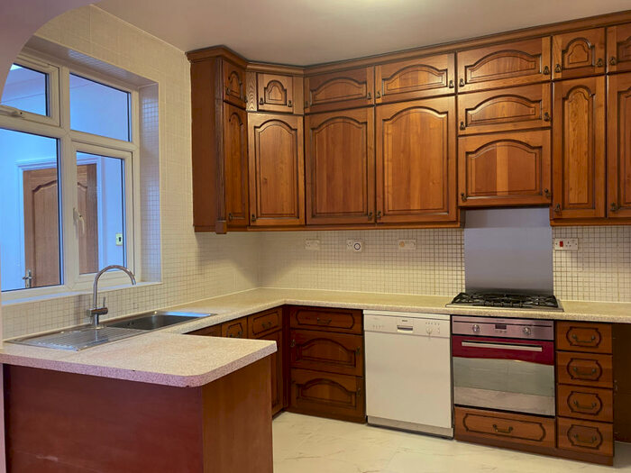 3 Bedroom Semi-Detached House To Rent In Cornwall Avenue, Finchley, London, N3