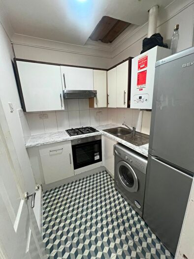 2 Bedroom Flat To Rent In High Street, Walthamstow, E17