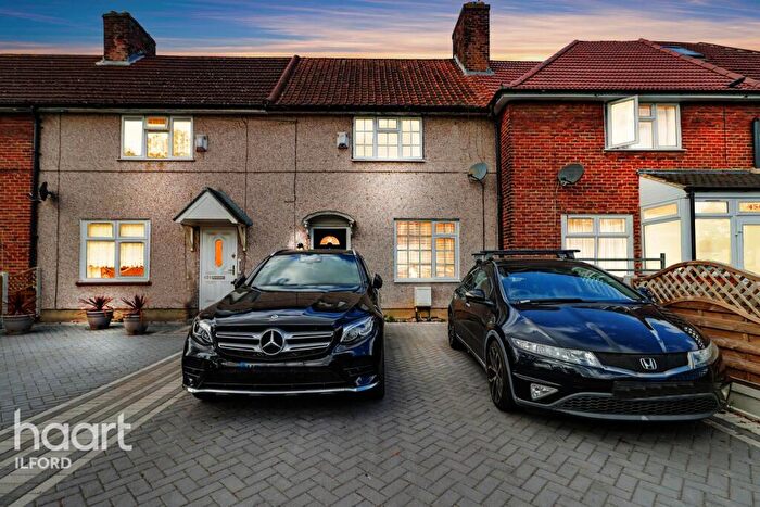 3 Bedroom Terraced House For Sale In Valence Avenue, Dagenham, RM8