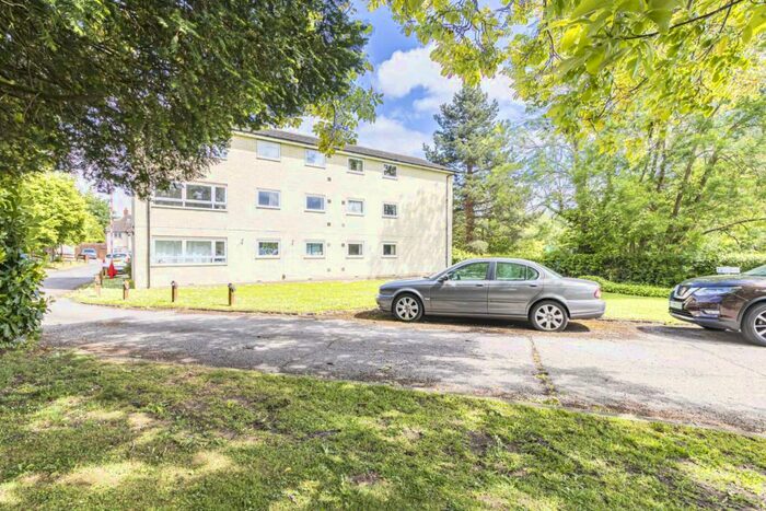 2 Bedroom Apartment To Rent In Yew Tree Court, Fishery Road, HP1