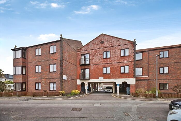 2 Bedroom Flat For Sale In Orchard Road, Street, BA16