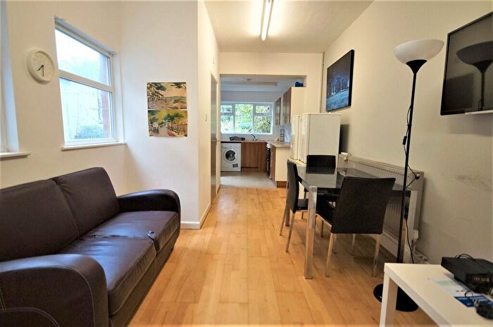 6 Bedroom Terraced House To Rent In Albany Road, Coventry, CV5