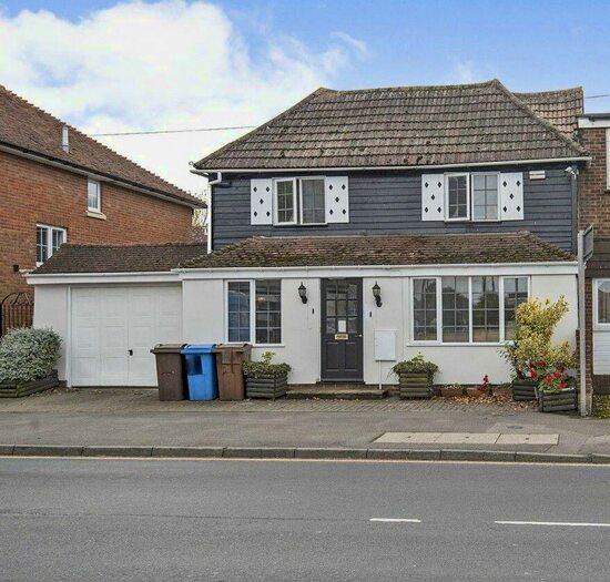 5 Bedroom Semi-Detached House For Sale In London Road, Teynham, Sittingbourne, ME9