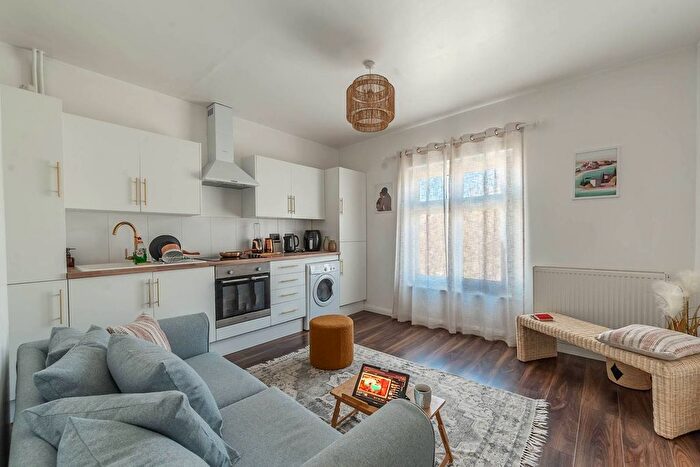 2 Bedroom Flat For Sale In Chalk Hill, Bushey, Watford, WD19