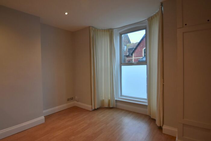 2 Bedroom Flat To Rent In Waverley Road, Southsea, Hampshire, PO5