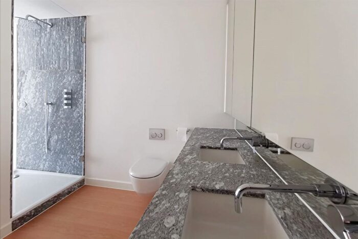 2 Bedroom Flat For Sale In Greenwich Peninsula, Cutter Lane, SE10