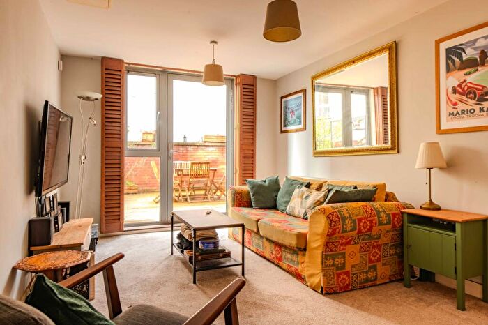 2 Bedroom Flat For Sale In Armidale Place, Bristol, BS6