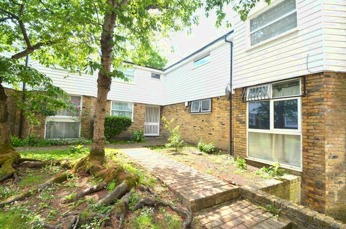 1 Bedroom Flat To Rent In Clapham Park Road, London, SW4