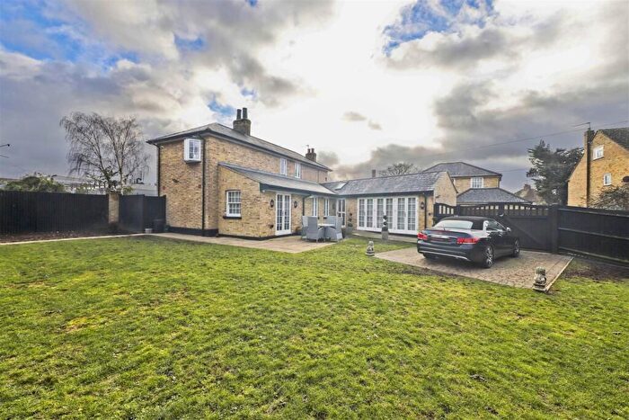 3 Bedroom Detached House For Sale In Culvert Lane, Cowley, Uxbridge, UB8