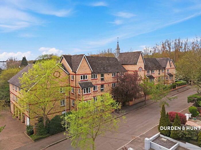 1 Bedroom Property For Sale In Grange Avenue, Woodford Green, IG8