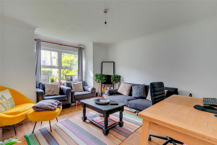 2 Bedroom Flat To Rent In Bedford Hill, London, SW12